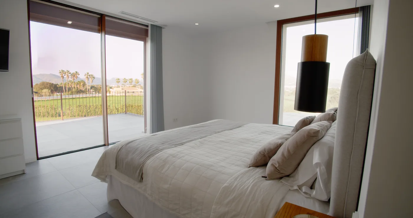 Dormitorio con vistas